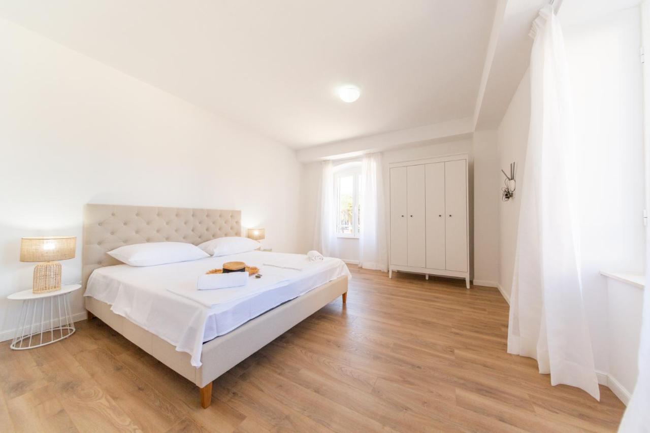 Central Seaside Residence Vis Luaran gambar